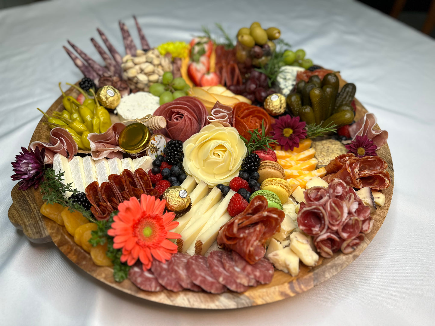 Grazing Board 2ft Round Feeds 15-18