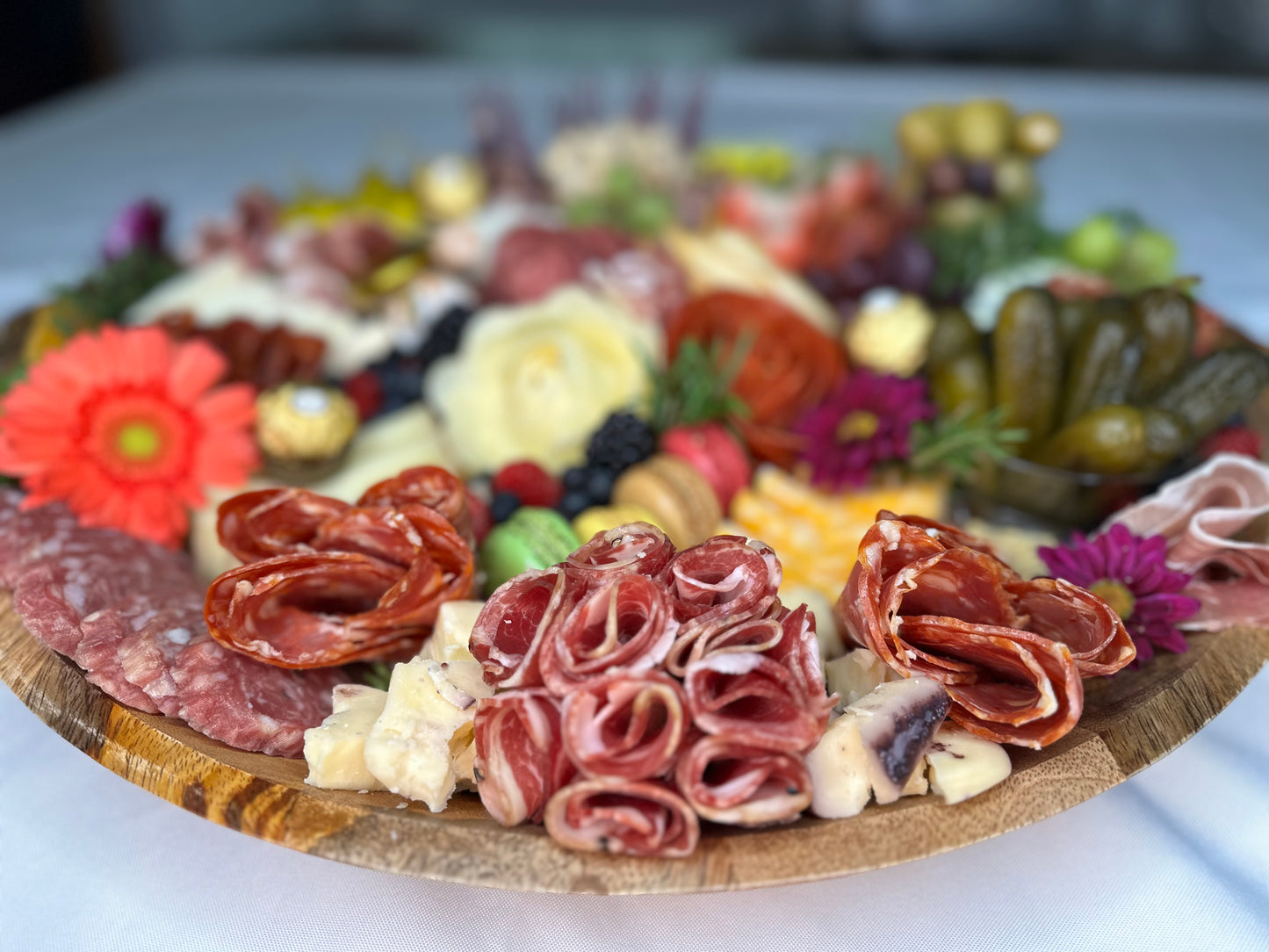 Grazing Board 2ft Round Feeds 15-18