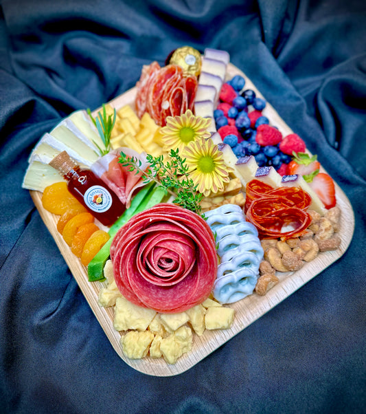 Picnic Board Feeds 4